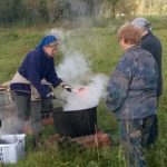 Lankojen värjäystä Paavilan lammastilalla vuonna 2014